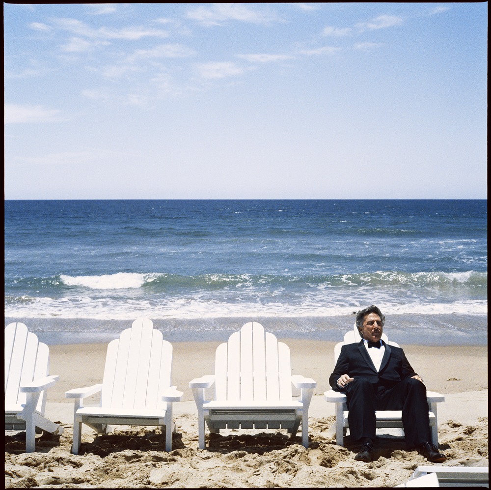 Dustin Hoffman, Malibu, 2006 – print by Bryan Adams – OstLicht