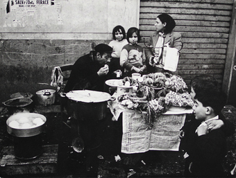 Frutti di mare, From the series »The Italians« – print by Bruno Barbey – OstLicht