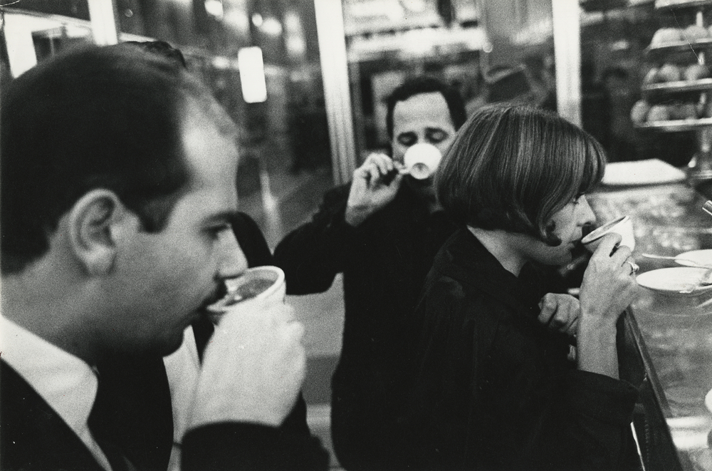 Coffee Bar, From the series »The Italians«  – – print by Bruno Barbey – OstLicht