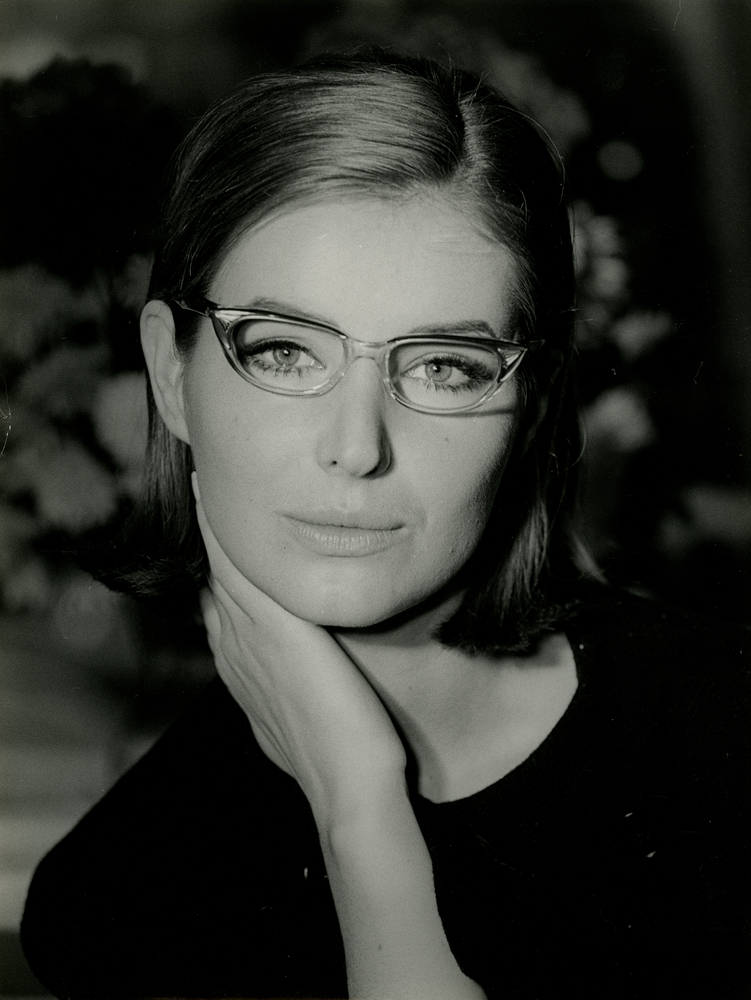 Elfie Semotan presents Viennaline glasses model »Helena«  – OstLicht