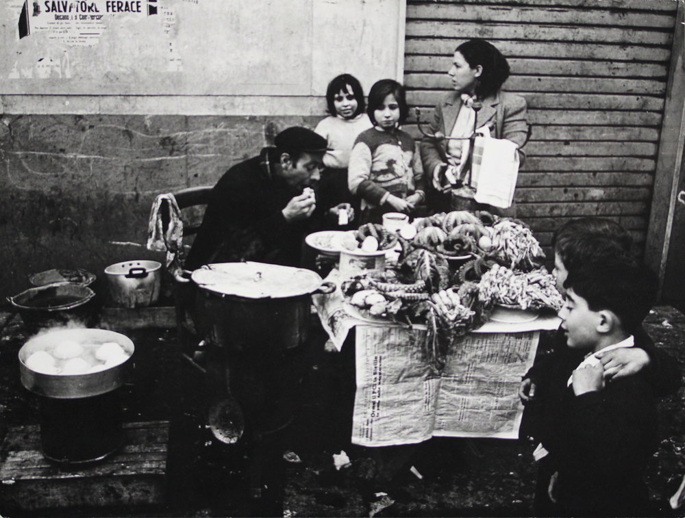 Frutti di mare, From the series »The Italians« – print by Bruno Barbey – OstLicht